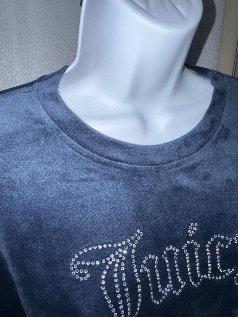 Juicy Couture- NWT Navy Velour Rhinestone Logo Pullover size XL - Picture 8 of 16